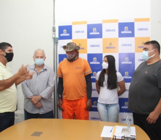 Prefeito Alfredão recebe noiva que deixou aliança cair em bueiro