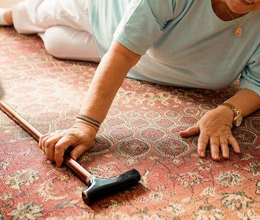 Número de acidentes domésticos com idosos aumenta na pandemia