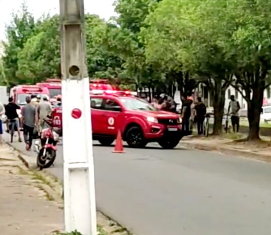 Três pessoas são socorridas em acidente com 4 veículos em Itaperuna