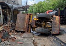 Rolo compactador desgovernado atinge residências em Itaperuna