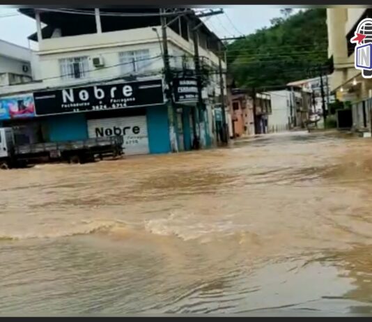 Itaperuna amanheceu nesta quinta-feira (03/02) em estágio de alerta com ruas intransitáveis