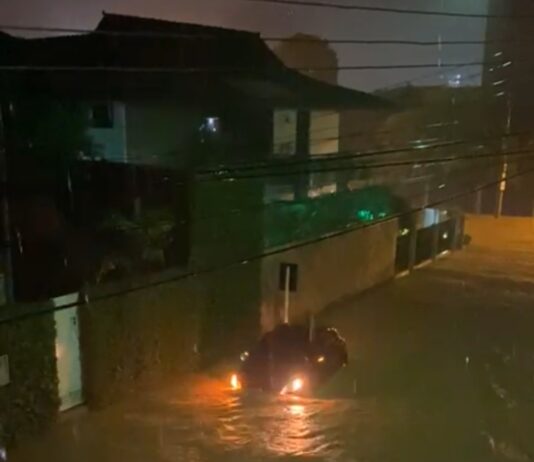 Em Itaperuna, chuva forte deixa mais uma vez a cidade submersa nesta terça-feira (08/02)