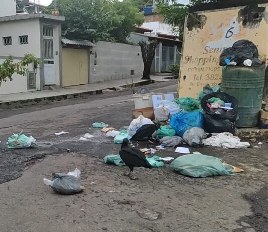 Vereador reclama de lixo espalhado por comerciantes em Itaperuna