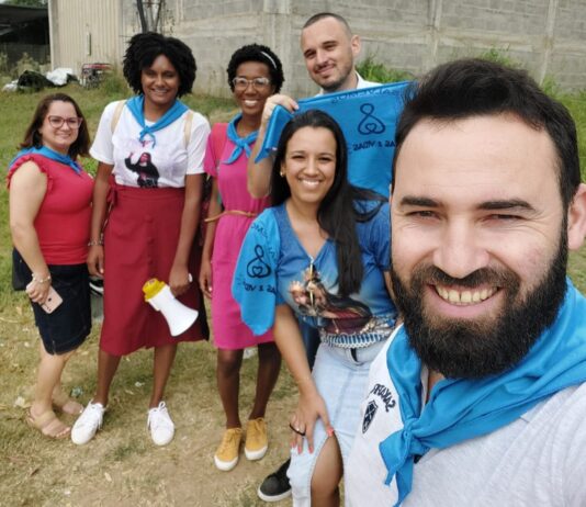 Movimento Pró Vida de Itaperuna faz divulgação na Feira Livre