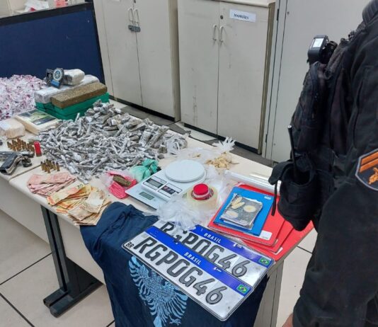 Polícia em Itaperuna localiza carro supostamente usado em dois homicídios na cidade