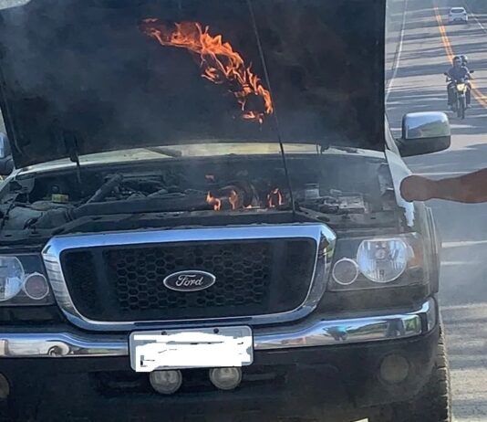 Veículo pega fogo na RJ-116, que liga Miracema a Pádua