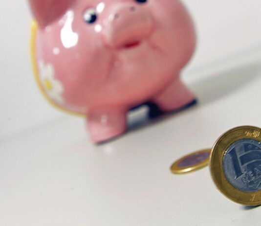 Poupança deixa de perder para inflação após dois anos