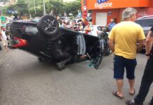 Motorista perde direção e bate em carro parado no Centro de Itaperuna