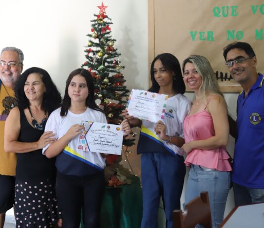 Alunas da Rede Municipal de Ensino premiadas no “Concurso da Paz”, em Itaperuna