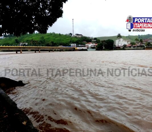 Em Itaperuna, Rio Muriaé aproxima da cota de transbordo