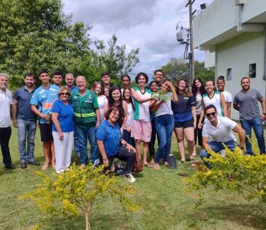 Secretário do Ambiente de Itaperuna participa do plantio de mudas no IFF