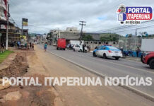 Acidente entre carro e motocicleta mata entregador em Itaperuna