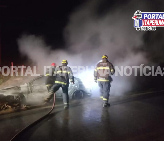Acidente na BR-356 deixa veículo consumido pelo fogo