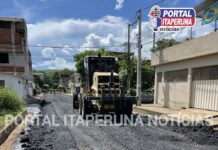 Prefeitura de Itaperuna asfalta mais uma via no bairro Cehab após retomar cronograma de asfaltamento