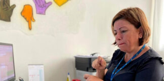 Central de Libras realiza atendimentos por vídeo chamada em Itaperuna