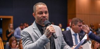 Deputado Filippe Poubel detona MC Pipokinha em defesa dos professores