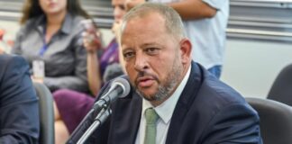 Deputado Guilherme Delaroli pede prazo indeterminado para laudo que diagnostica autismo