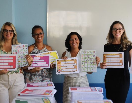 Secretaria de Educação de Itaperuna recebe material para letramento de crianças e jovens