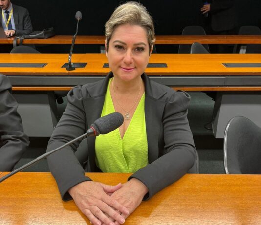 Vereadora Sargento Cristiane vai a Brasília e consegue verba para Casa de Passagem