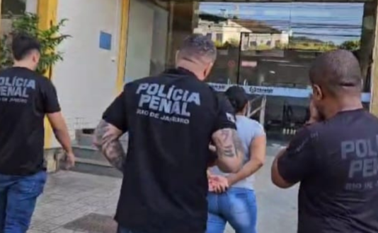 Mulher é presa ao tentar entrar com droga no presídio de Itaperuna