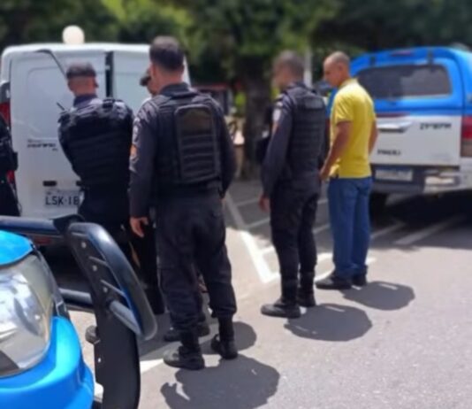 Em Itaperuna policiais salvam homem preso dentro do baú do próprio carro