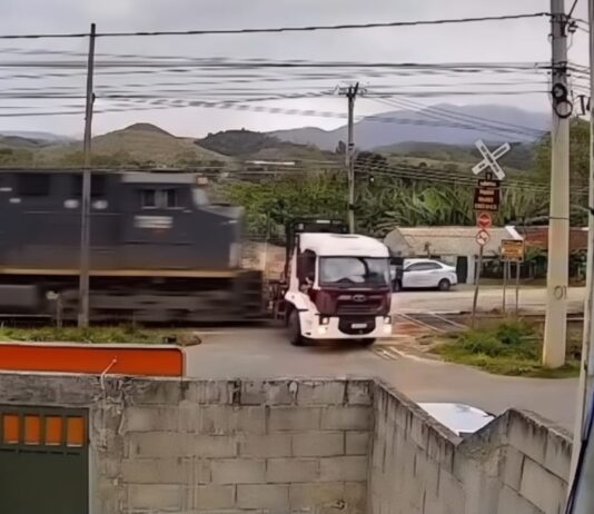 Acidente entre caminhão e trem em Vassouras (RJ) deixa feridos