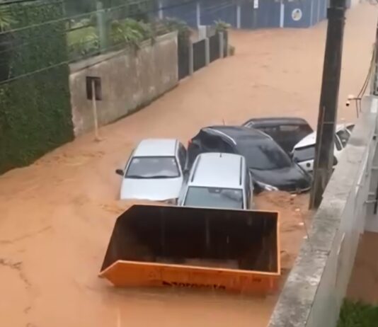 Chuva forte deixa Itaperuna submersa nesta segunda-feira (02/02)