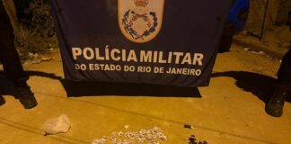 PM apreende 161 pedras de crack e 30 pinos de cocaína em Itaperuna