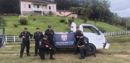 PMs do 29º recuperam caminhão furtado do Centro de Itaperuna