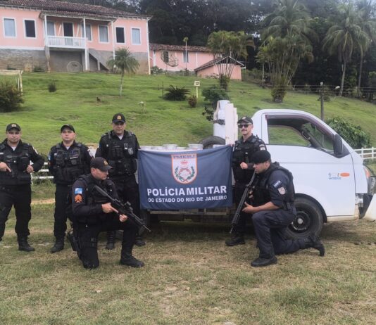 PMs do 29º recuperam caminhão furtado do Centro de Itaperuna