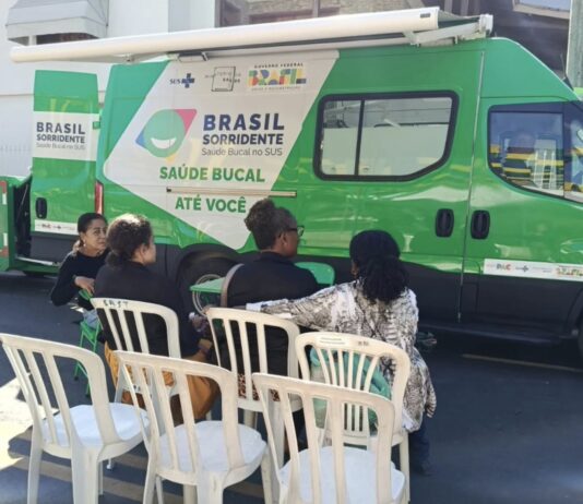 Odontomóvel oferece atendimento gratuito na Praça São Pedro em Itaperuna