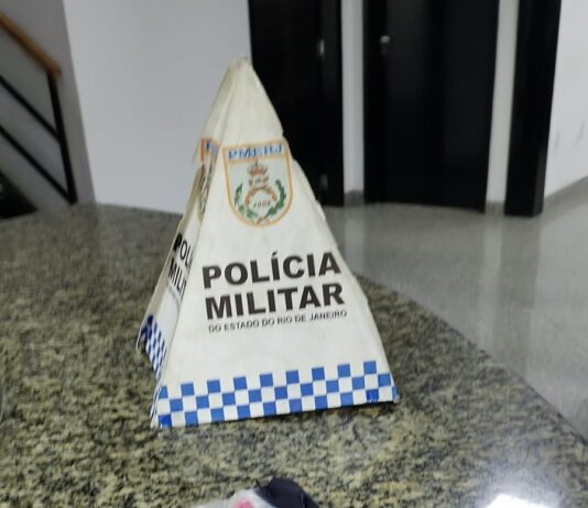 Suspeito é preso por tráfico de drogas durante ação da PM no bairro Aeroporto, em Itaperuna