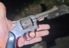 PM apreende revólver com dois adolescentes durante patrulhamento no bairro Surubi, em Itaperuna