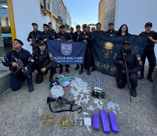 Ação conjunta da PM e Polícia Civil apreende arma, granadas, drogas e munições em Itaperuna