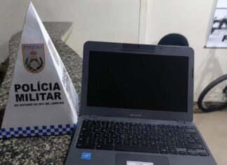 PM recupera notebook furtado em escola e prende dois envolvidos
