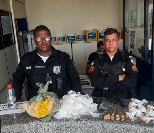 Ação da PM em Italva: revólver, crack e material para tráfico são apreendidos em pastagem