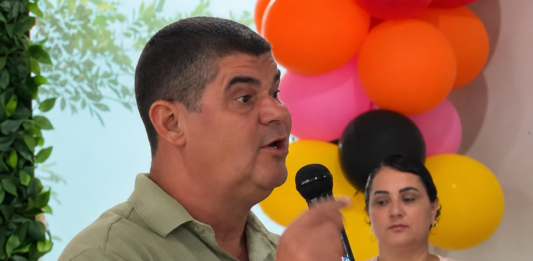 Programa ‘Olhinho Feliz’ entrega óculos a estudantes e reforça aprendizado na rede municipal