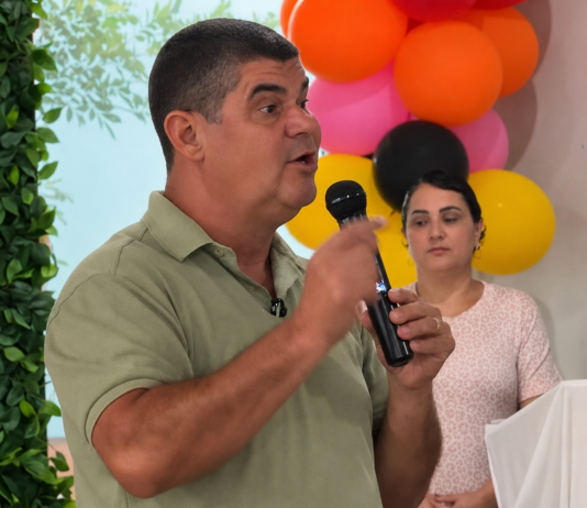 Programa ‘Olhinho Feliz’ entrega óculos a estudantes e reforça aprendizado na rede municipal