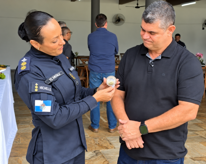 Prefeito de Itaperuna homenageado pelo 29º BPM